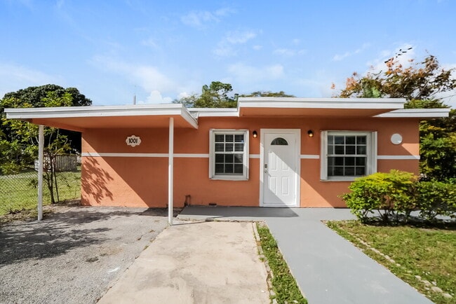 Building Photo - 1001 SW 25th Ave