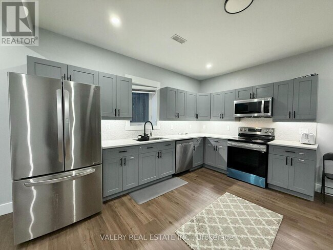 Photo - 1872 Longfellow Ave