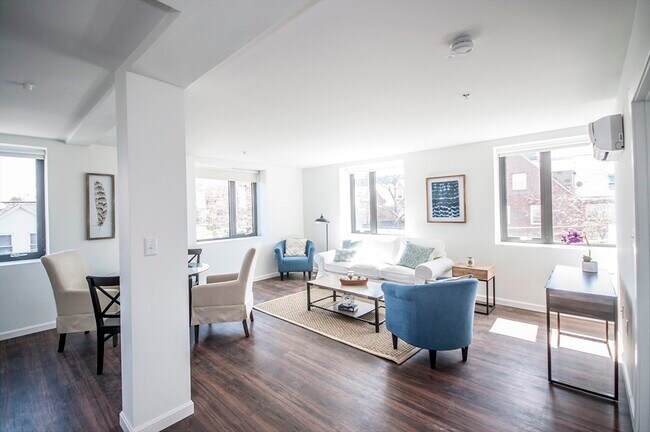 Building Photo - 76 Parker Hill Ave Unit 404