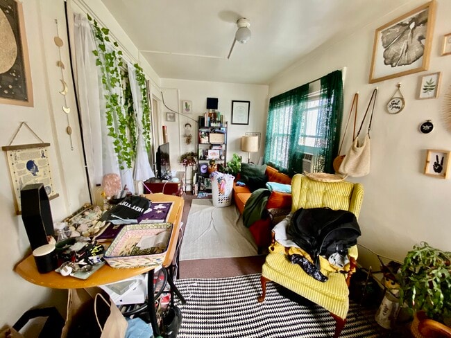 Photo - 127 Lorentz St