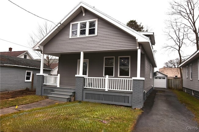 Building Photo - 112 Woodlawn Ave W Rental