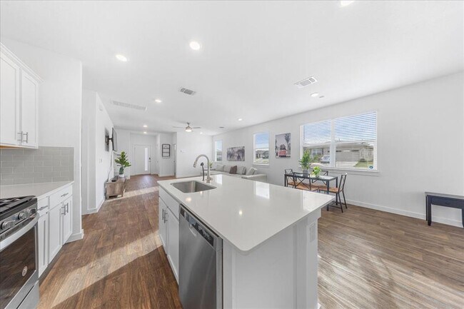 Photo - 3200 Egan Dr