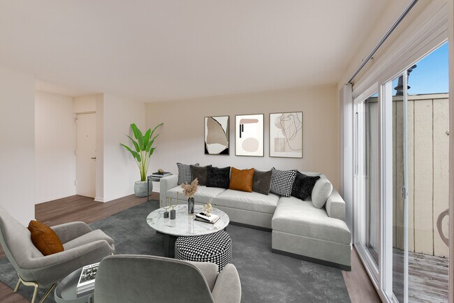 Photo - Governours Square