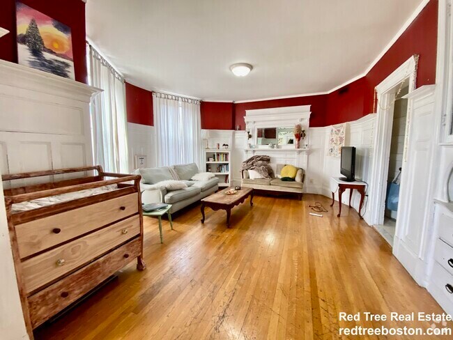 Building Photo - 1908 Beacon St Unit 3 Rental