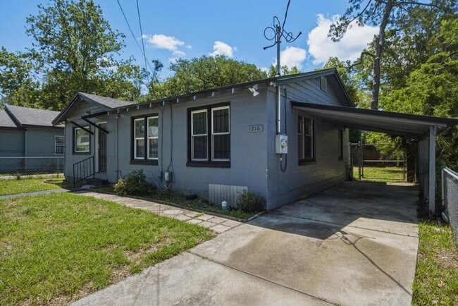 Photo - 1216 W 24th St