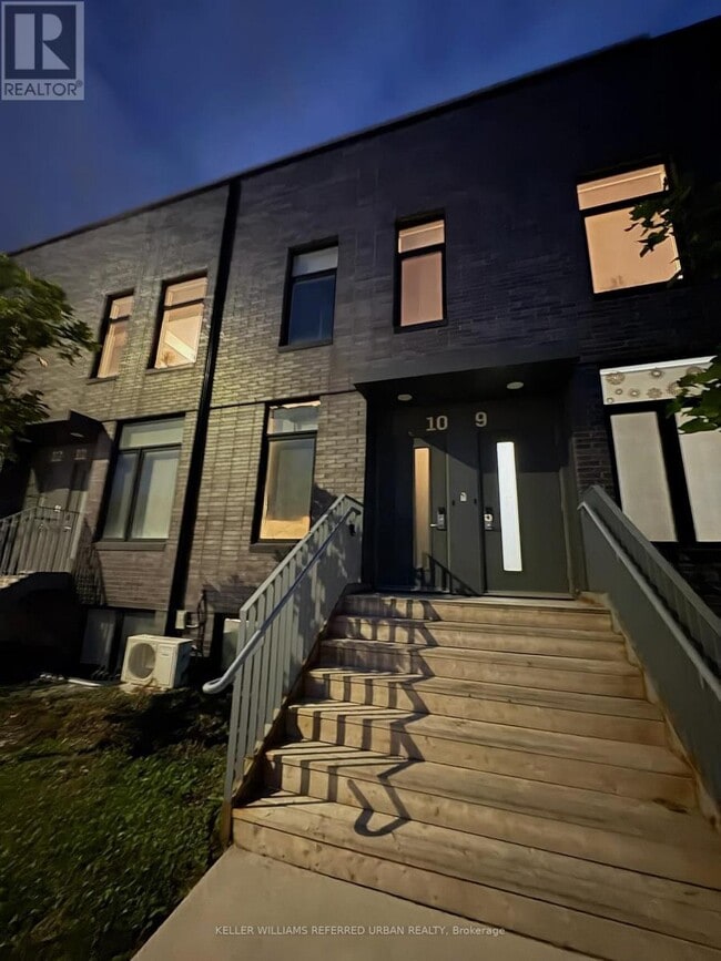 Photo - 1720 Simcoe St N