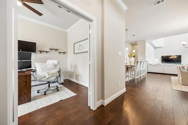 Photo - 1800 Roundtree Cir W