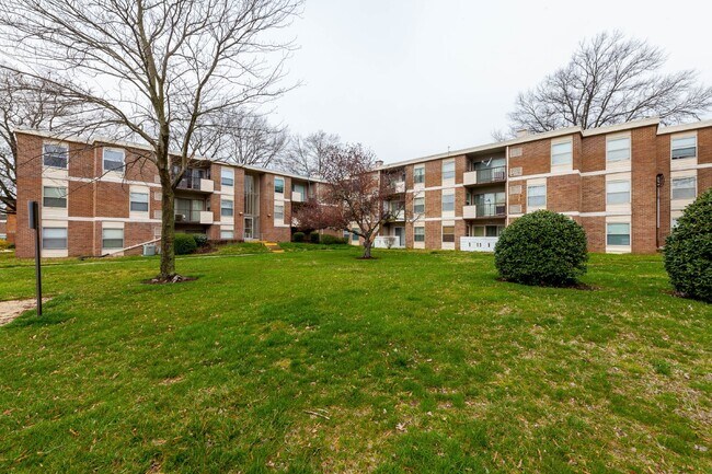 Looking for a 2 bedroom (1 bed w Den/additional small bedroom)