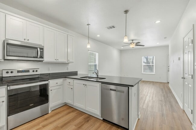 Building Photo - 707 Runnels Ave