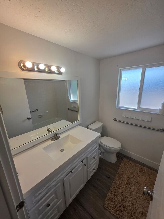 Photo - Spacious 4 bedroom 3 bathroom townhouse!