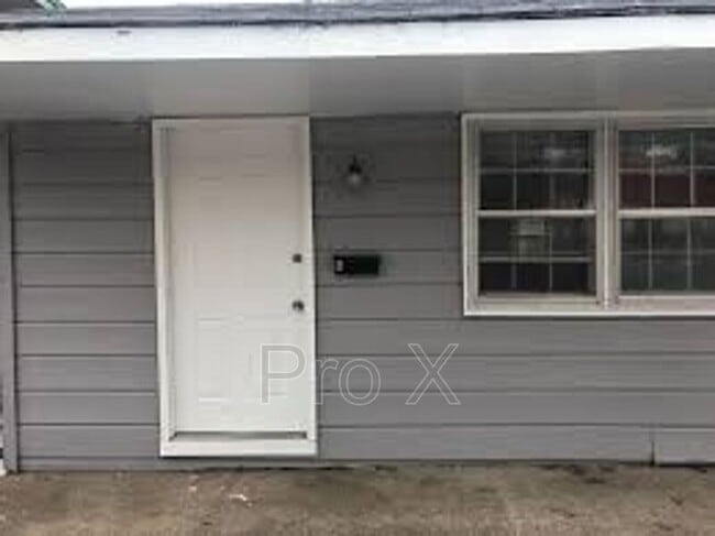 Building Photo - 104 W Hudson St Unit Apt. A