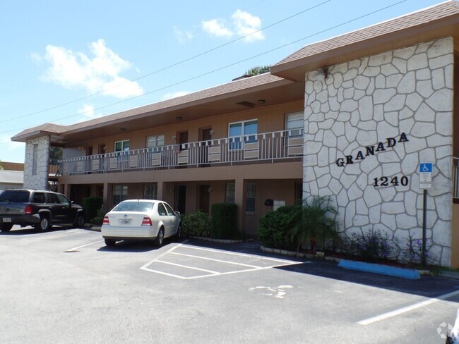 Building Photo - Great value for large, one-bedroom apartme... Rental