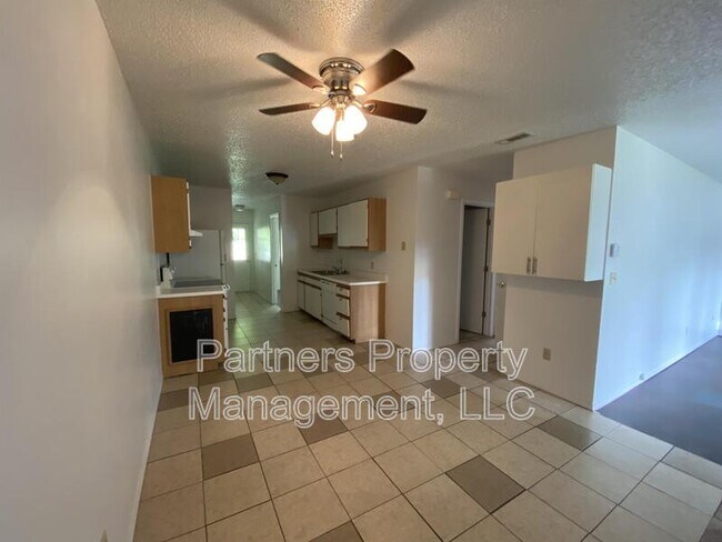 Photo - 5706 Sara St