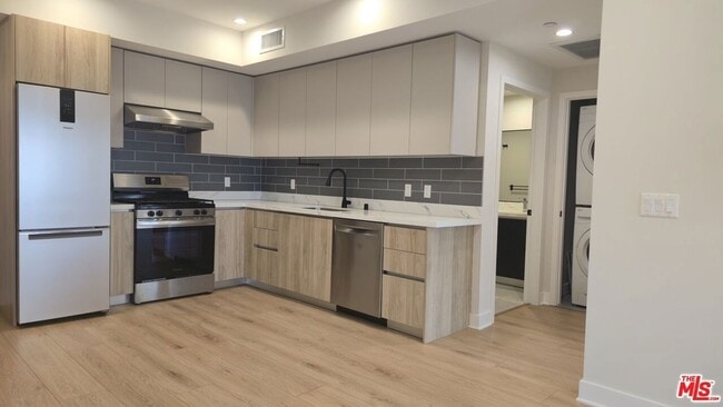 Building Photo - 1530 S Hayworth Ave Unit 203