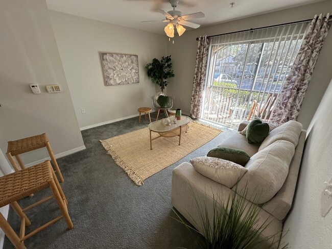 Photo - Bristol Lakes Apartments