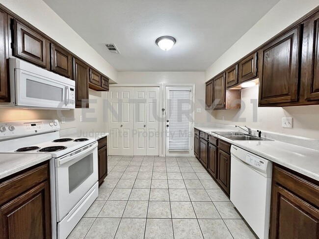 Photo - Cute 2/2 Duplex in Cedar Hill For Rent!