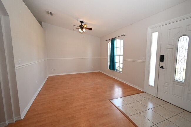 Photo - 136 SE 19th Ln