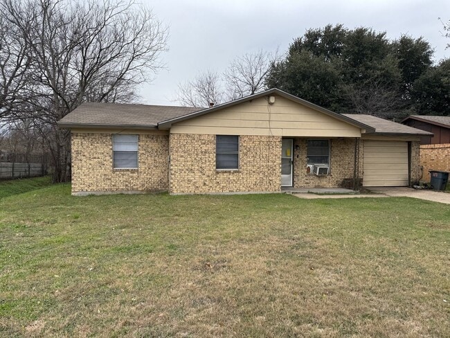 Building Photo - Updated Lacy Lakeview Home