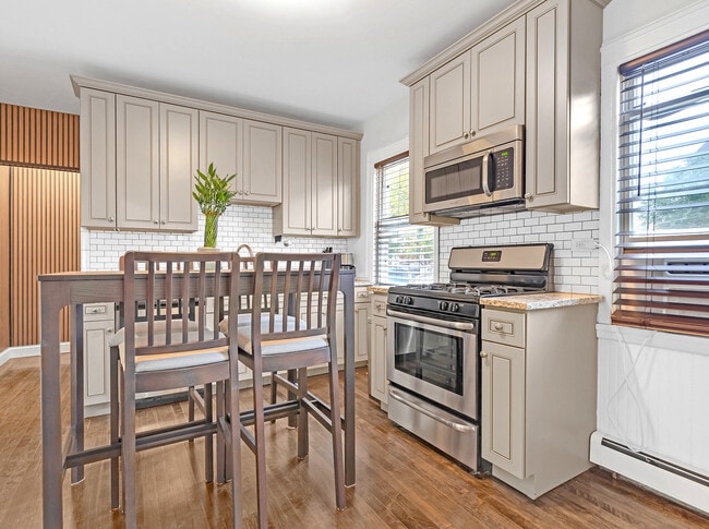 Photo - 2111 W Roscoe St Unit 1R