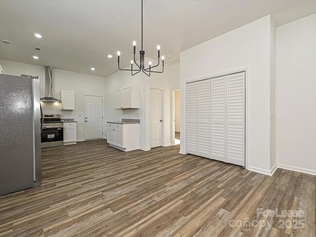 Photo - 1349 Russell St