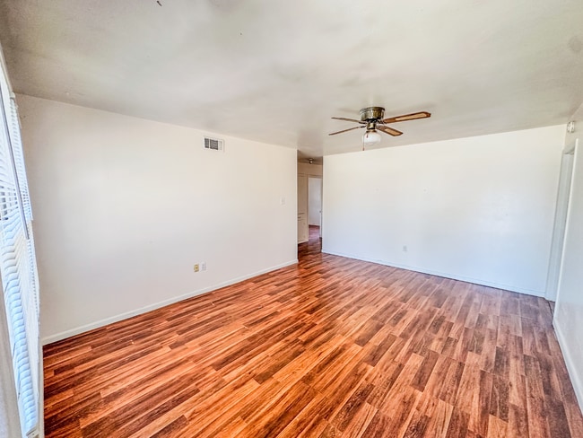 Photo - 2819 63rd St