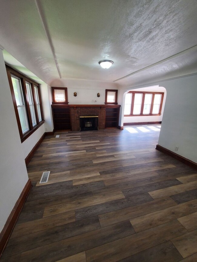 Building Photo - 3843 N 6th St Rental