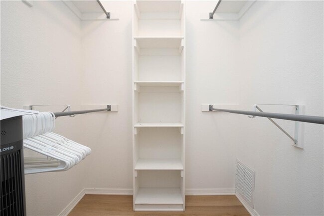 Photo - 951 Glass St