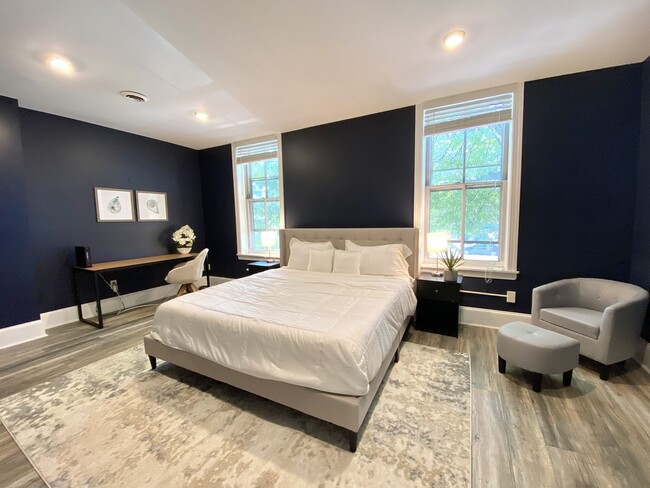 Building Photo - 712 N West St Unit 1