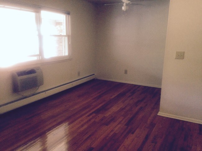 Photo - 54 N Franklin Tpke