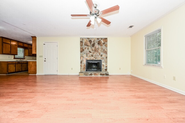 Photo - 155 Victoria Dr