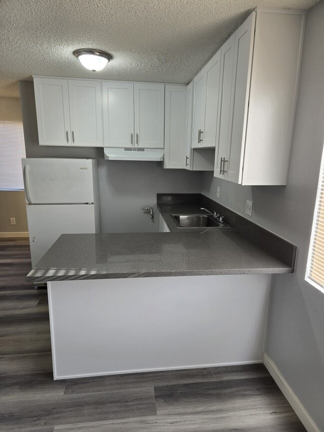 Building Photo - 1107 W Pacific Coast Hwy Unit 5 Rental