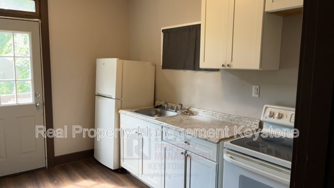 Photo - 122 E 16th Ave House