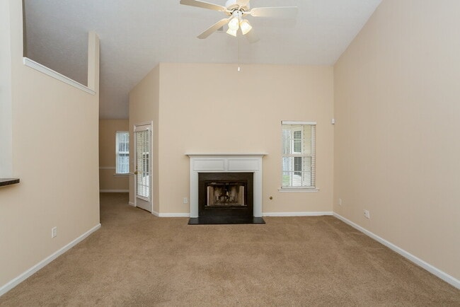 Photo - 325 Grover Turner Way