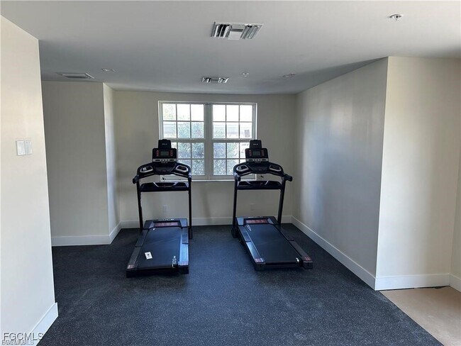 Photo - 15901 Pointe Cir Unidad 104