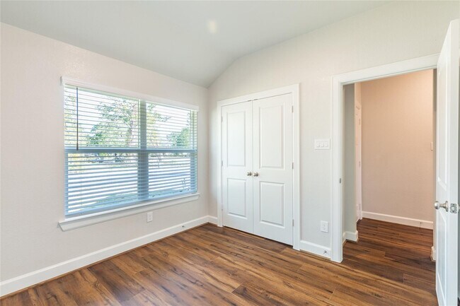 Photo - 819 Roosevelt St