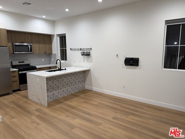 Photo - 1733 S Barrington Ave