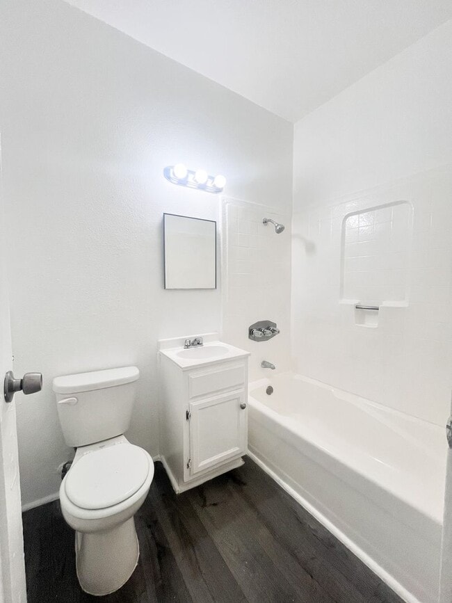 Photo - The Devon Apartments - Spacious with Beaut...