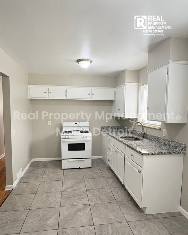 Photo - Move-In Ready Brick Ranch on a Corner Lot | Warren