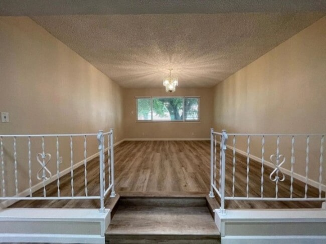 Photo - Beautifully Remodeled 5bd Single Story House