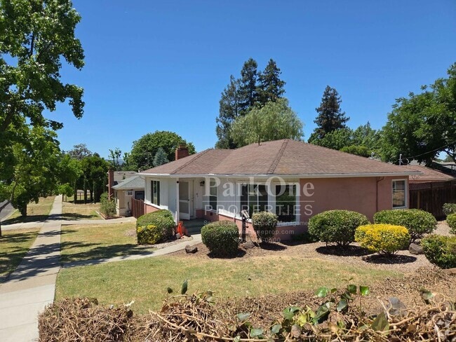 Building Photo - Super Cute and Updated Cottage near Downtown Rental