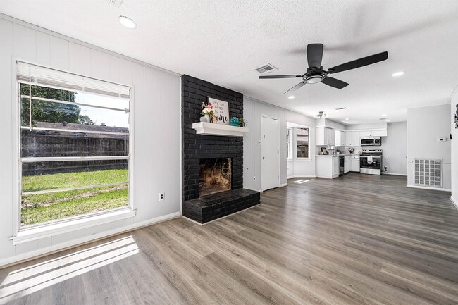Photo - 9014 Landwood Dr