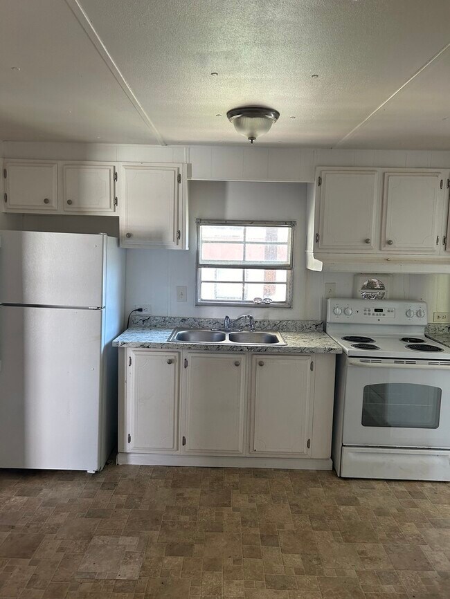 Photo - 2 Bedroom/1 Bathroom Mobile Home