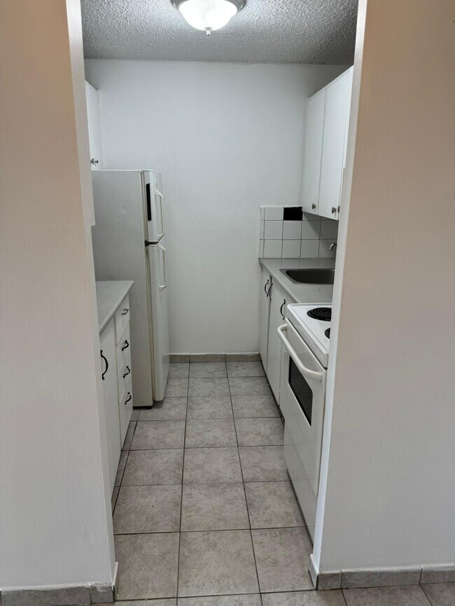 Photo - 84 King Edward Ave Unit 202