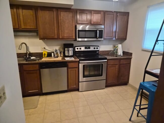 Kitchen - 1271 Hunter Ave Unit A