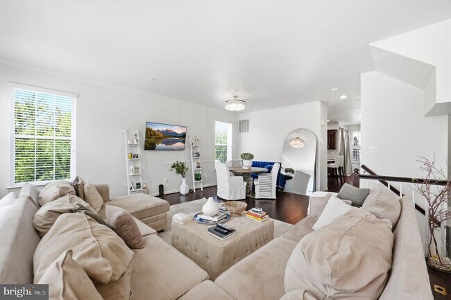 11360 Sandhurst Pl