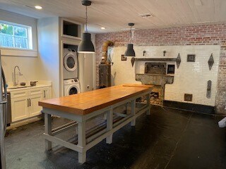 BAKERY TABLE - 3404 Dauphine St Unit B