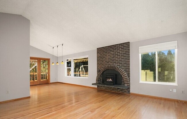 Photo - 4 Bed, 2.5 Bath Conveniently-located Single-family House Available for Rent!