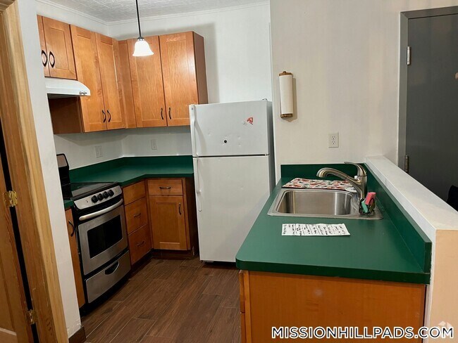 Building Photo - 12 Wigglesworth St Rental