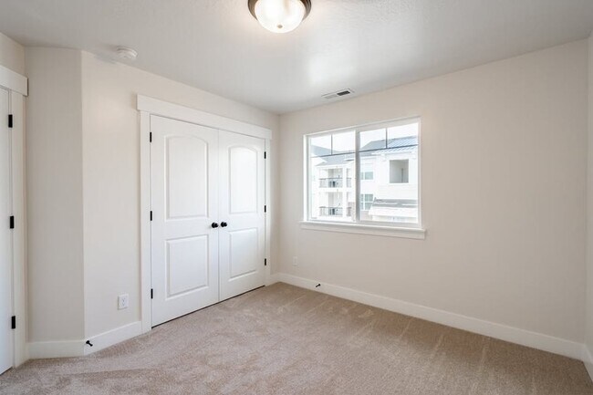 1544 N 3740 W