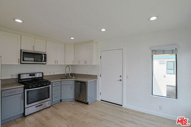 Photo - 1277 W 23rd St Unit 3